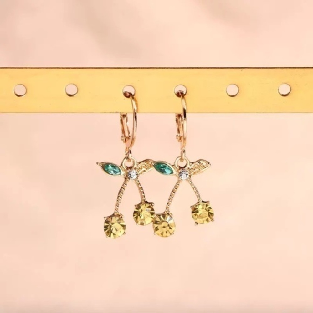3/$30 💛 Rhinestone Butterfly Earrings